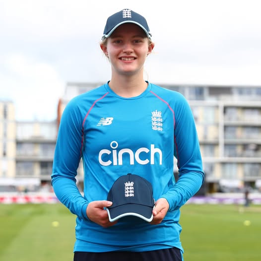 young beautiful female cricketer in the world